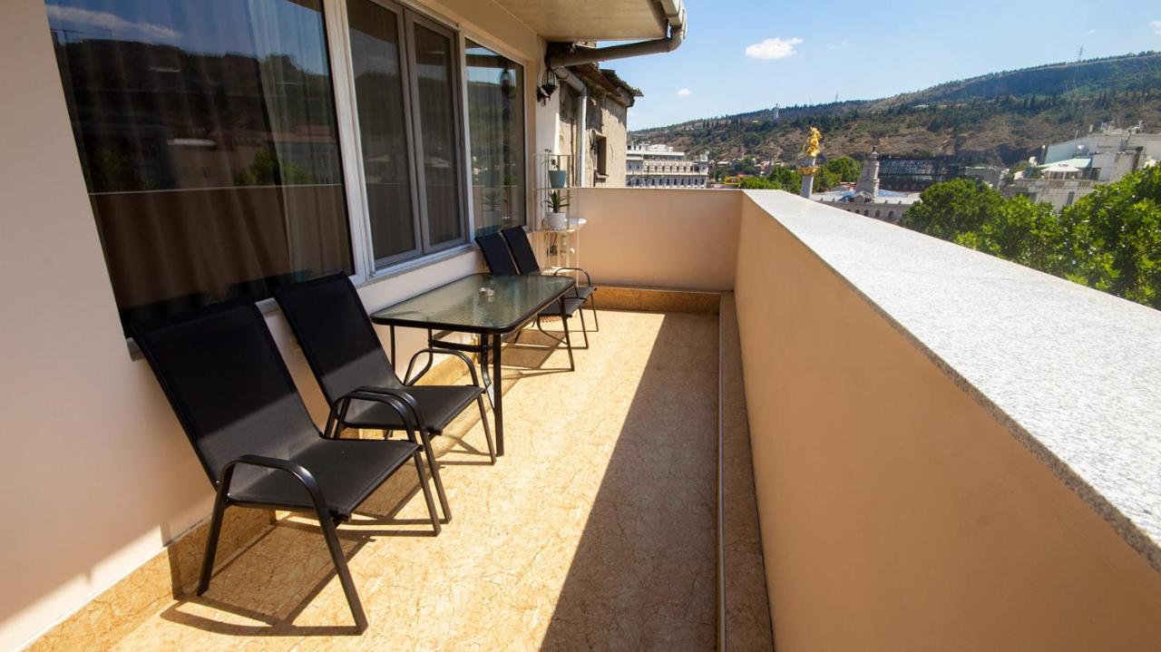 Big Terrace Apartment On Liberty Square ティビリシ エクステリア 写真